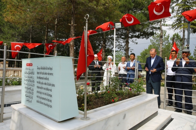 Cumhurbaşkanı Erdoğan Şehit Halisdemir’in kabrini ziyaret etti